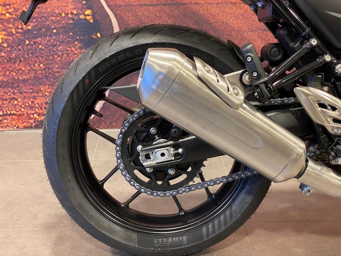 2026 Triumph Thruxton 400 Thruxton White