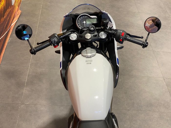 2026 Triumph Thruxton 400 Thruxton White