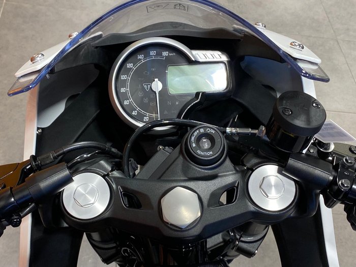 2026 Triumph Thruxton 400 Thruxton White