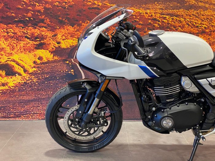 2026 Triumph Thruxton 400 Thruxton White