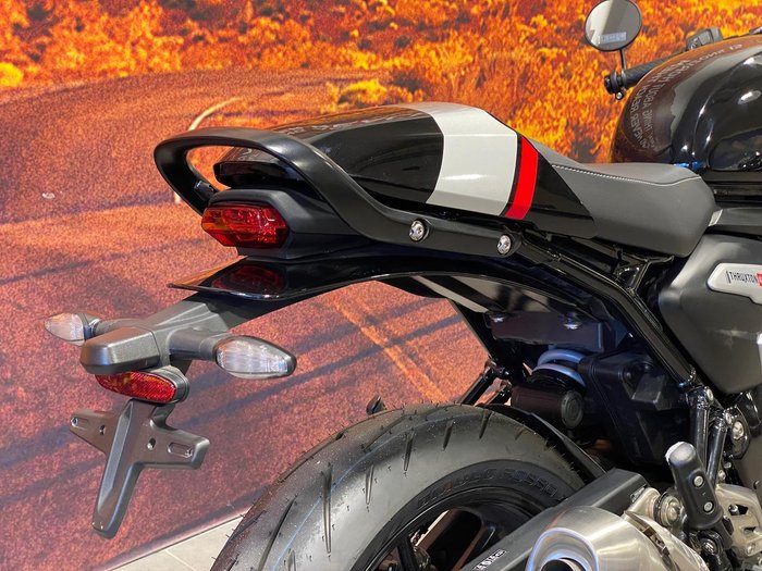 2026 Triumph Thruxton 400 Thruxton Black