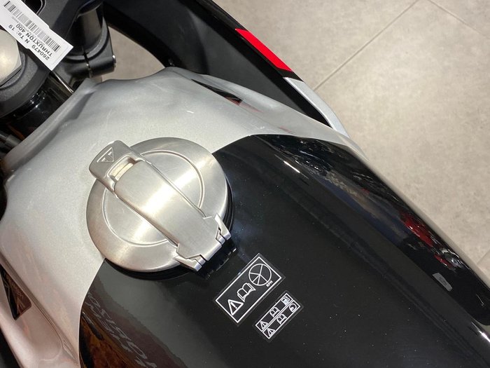 2026 Triumph Thruxton 400 Thruxton Black