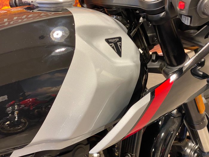 2026 Triumph Thruxton 400 Thruxton Black