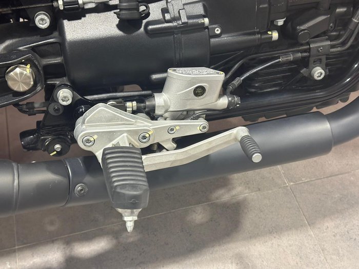 2022 Moto Guzzi V7 Stone Stone Black