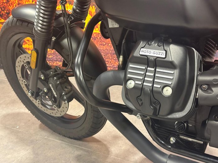 2022 Moto Guzzi V7 Stone Stone Black