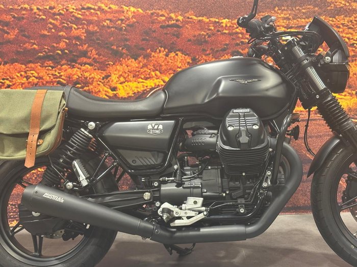 2022 Moto Guzzi V7 Stone Stone Black