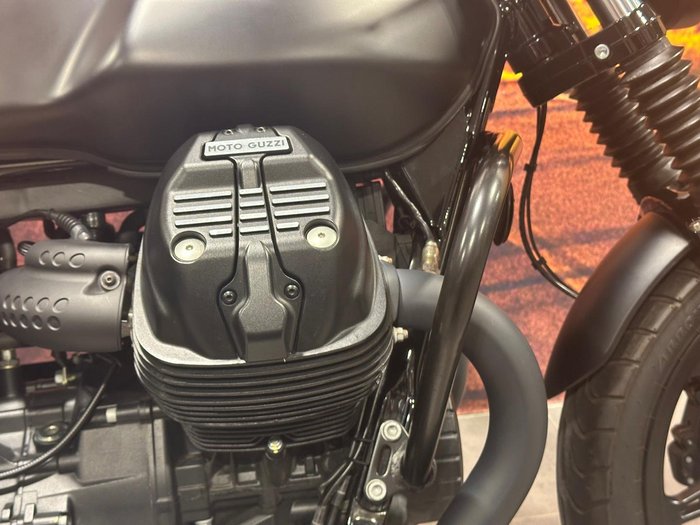 2022 Moto Guzzi V7 Stone Stone Black