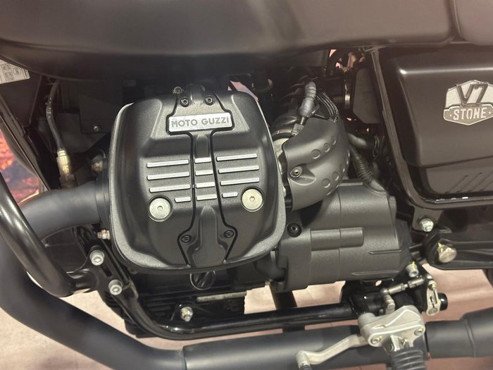 2022 Moto Guzzi V7 Stone Stone Black