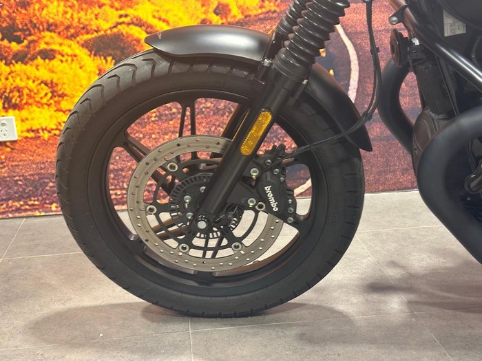 2022 Moto Guzzi V7 Stone Stone Black