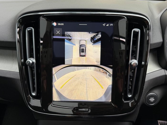 2025 Volvo XC40 Ultra B4 Dark