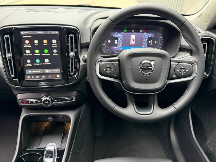 2025 Volvo XC40 Ultra B4 Dark