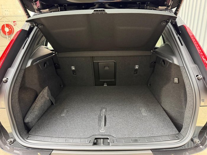 2025 Volvo XC40 Ultra B4 Dark