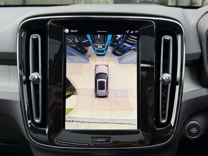 2025 Volvo XC40 Ultra B4 Dark