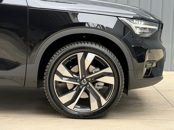 2025 Volvo XC40 Ultra B4 Dark