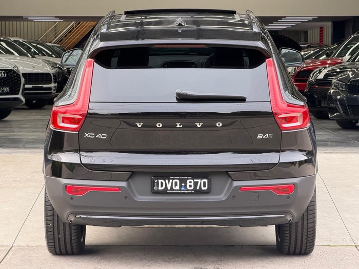 2025 Volvo XC40 Ultra B4 Dark