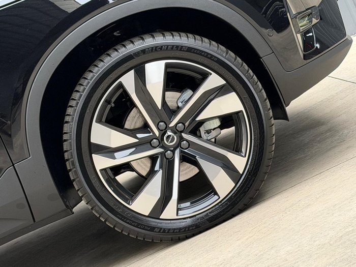 2025 Volvo XC40 Ultra B4 Dark