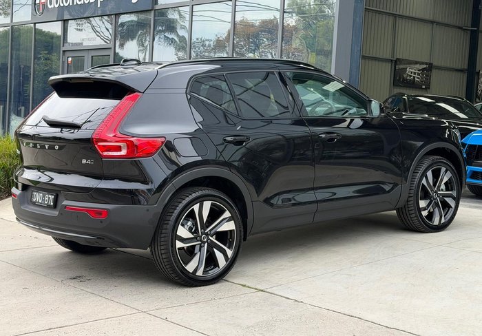 2025 Volvo XC40 Ultra B4 Dark