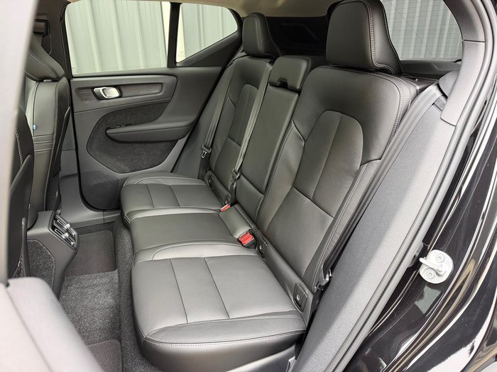 2025 Volvo XC40 Ultra B4 Dark