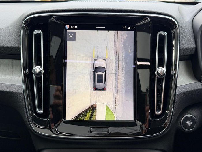 2025 Volvo XC40 Ultra B4 Dark