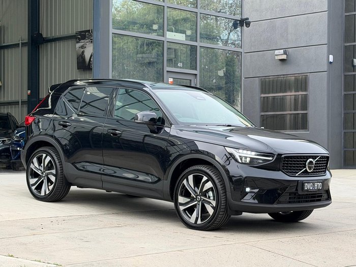 2025 Volvo XC40 Ultra B4 Dark