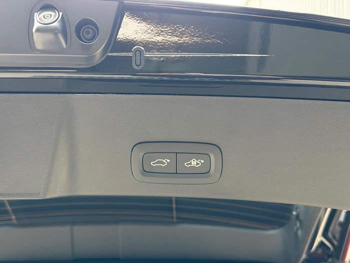 2025 Volvo XC40 Ultra B4 Dark