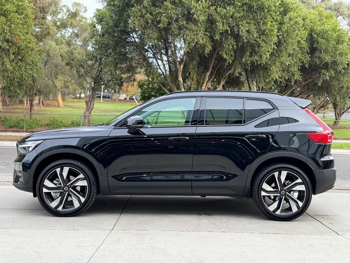 2025 Volvo XC40 Ultra B4 Dark