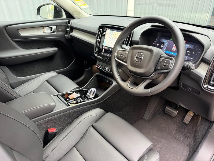 2025 Volvo XC40 Ultra B4 Dark