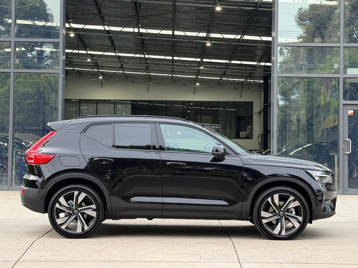 2025 Volvo XC40 Ultra B4 Dark