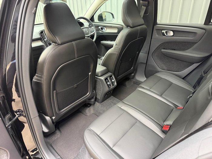 2025 Volvo XC40 Ultra B4 Dark