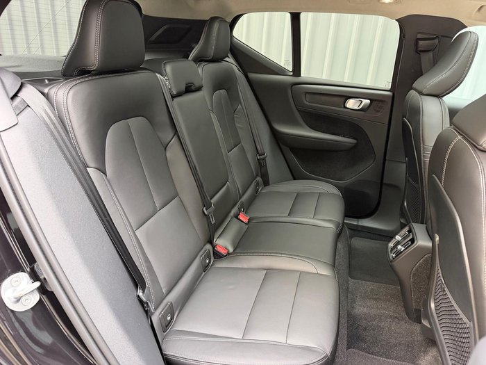 2025 Volvo XC40 Ultra B4 Dark