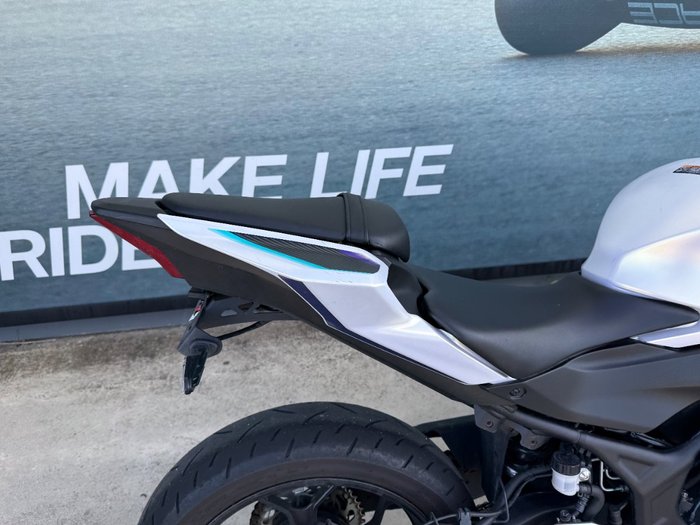 2025 Yamaha YZF-R3 White