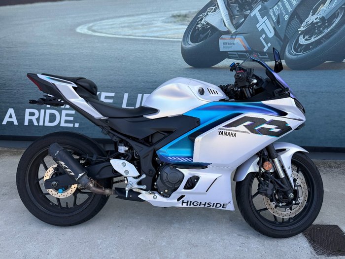 2025 Yamaha YZF-R3 White