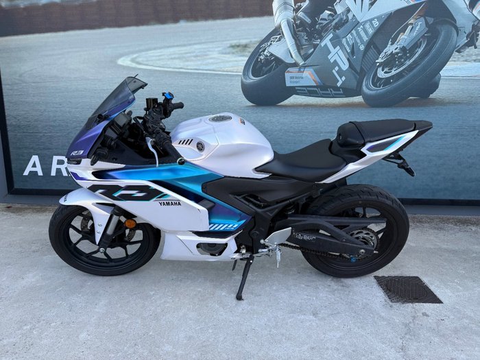 2025 Yamaha YZF-R3 White