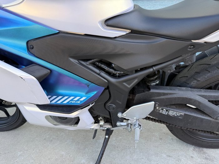 2025 Yamaha YZF-R3 White