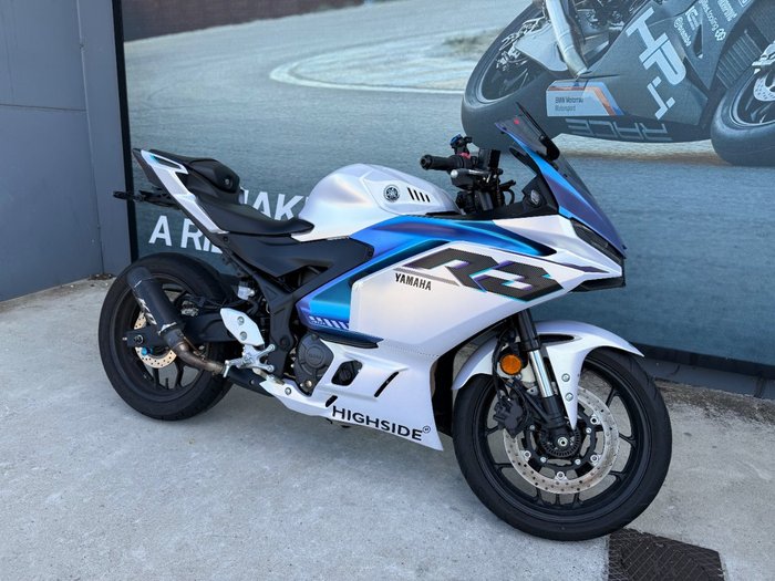 2025 Yamaha YZF-R3 White