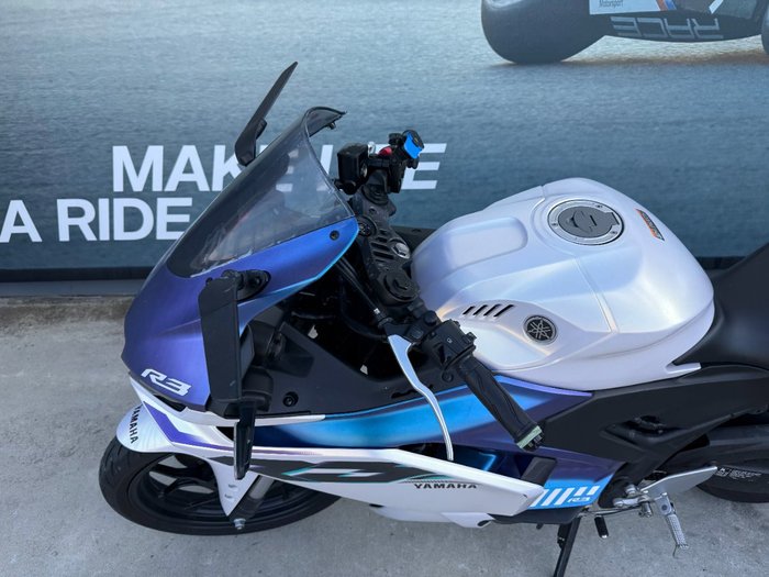 2025 Yamaha YZF-R3 White