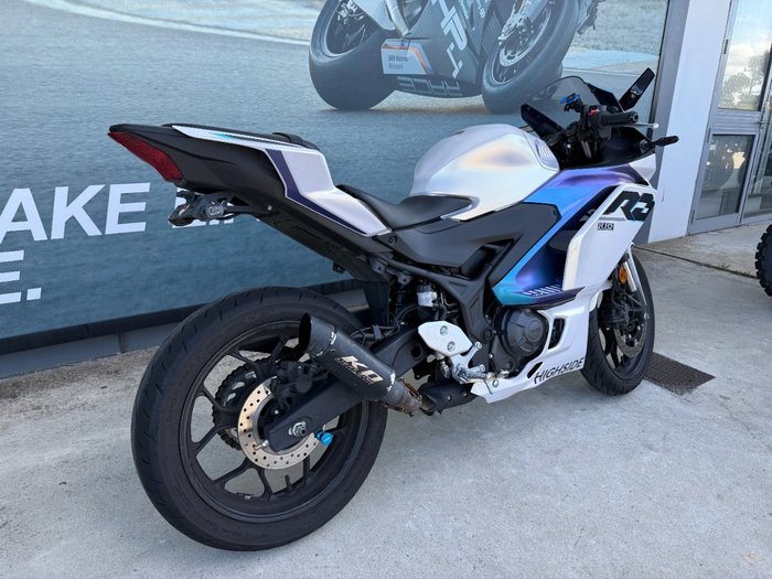 2025 Yamaha YZF-R3 White
