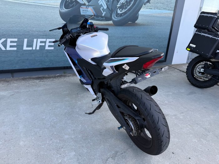 2025 Yamaha YZF-R3 White