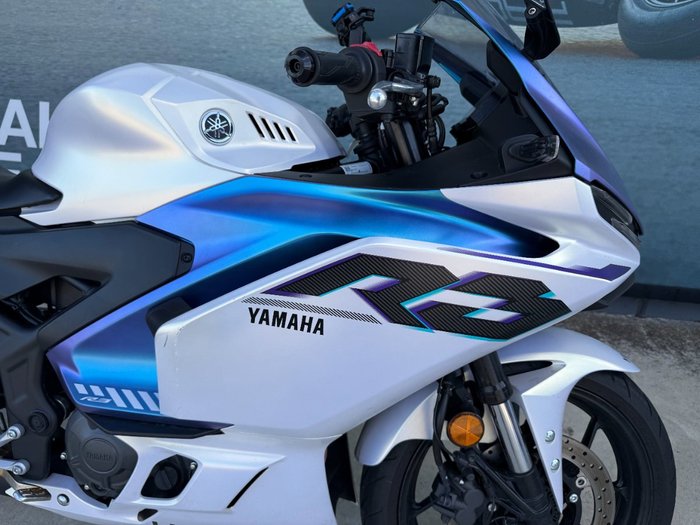 2025 Yamaha YZF-R3 White