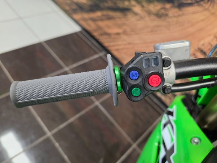 2025 Kawasaki KX450 LIME GREEN