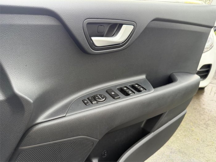 2024 KIA STONIC S