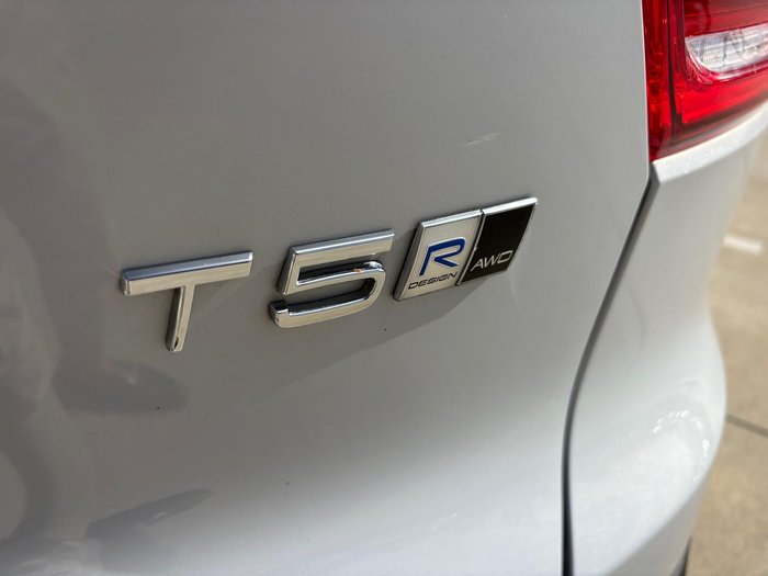 2019 Volvo XC40 T5 R-Design