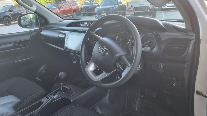 2022 Toyota Hilux SR