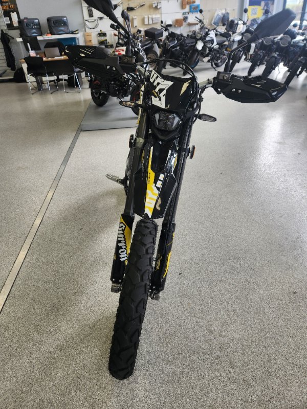 2025 Surron ULTRA BEE R YELLOW/BLACK