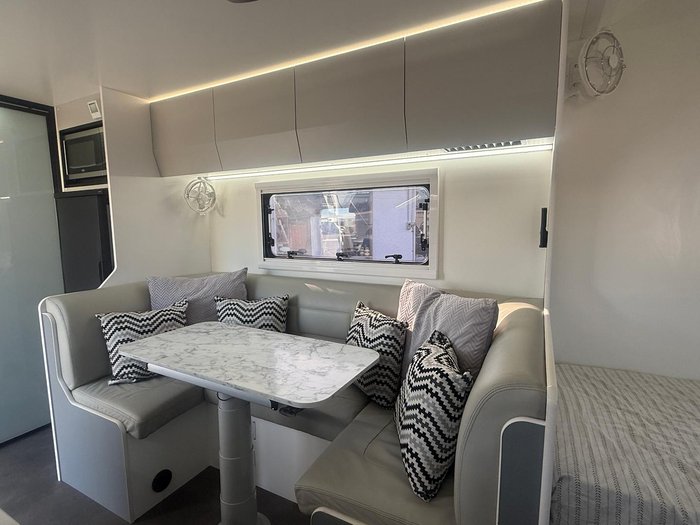 2025 Vecto Caravans Crossborder 20' ( 6.0M )