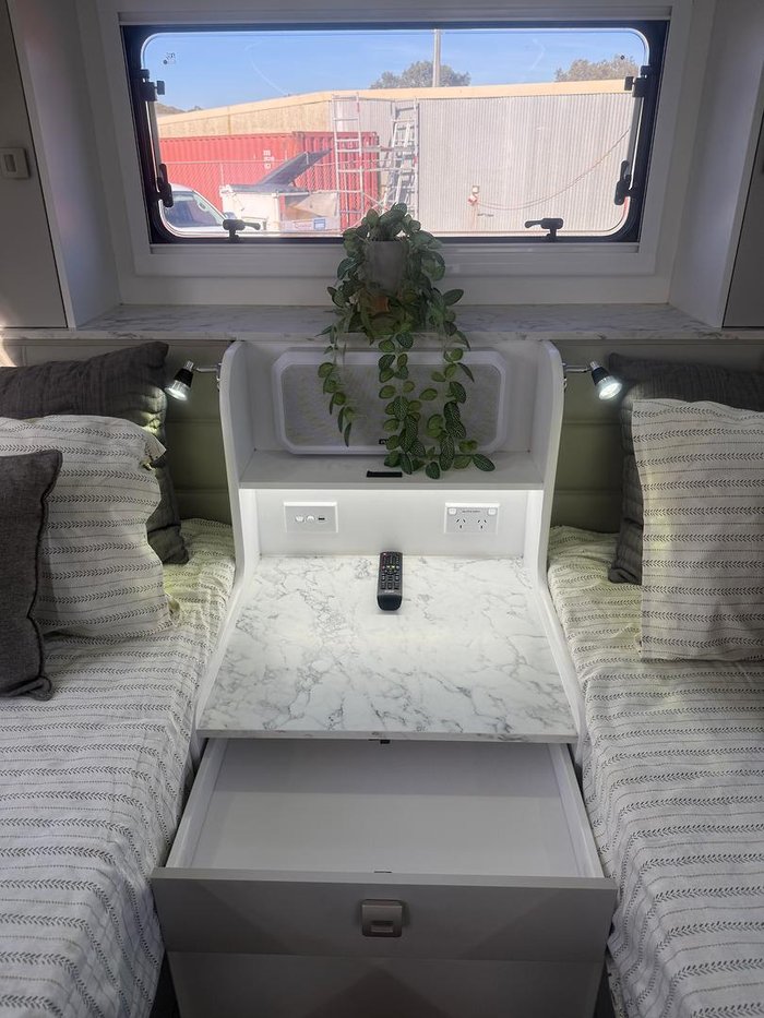 2025 Vecto Caravans Crossborder 20' ( 6.0M )