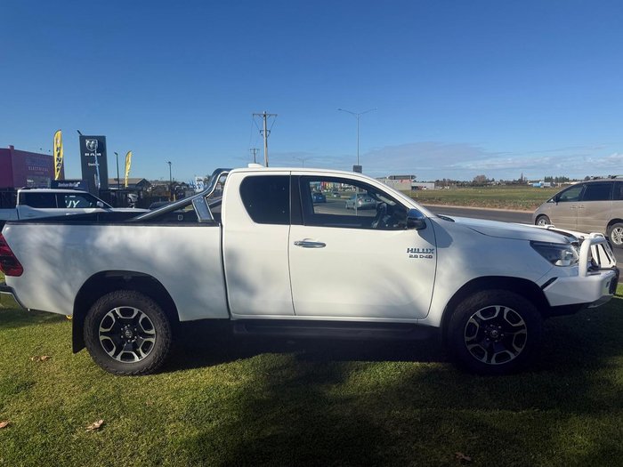 2022 Toyota Hilux SR5