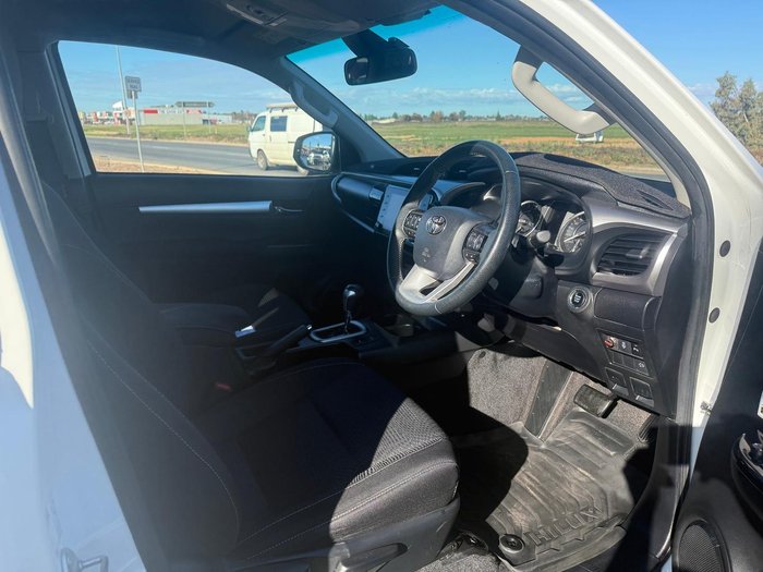2022 Toyota Hilux SR5