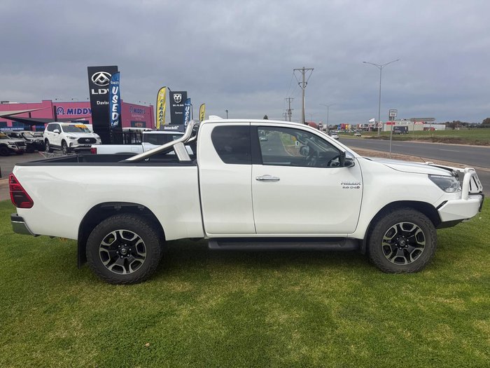 2022 Toyota Hilux SR5
