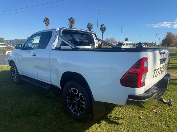 2022 Toyota Hilux SR5